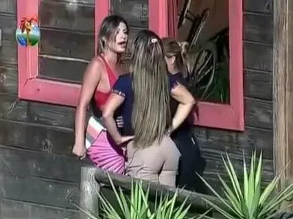 Brazilian women fight spit in the face - YouTube