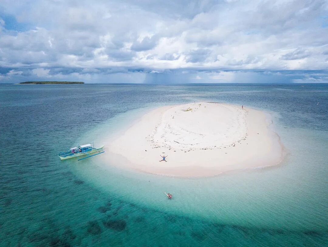 We took a little boat trip out to the famous naked island & had the lit...