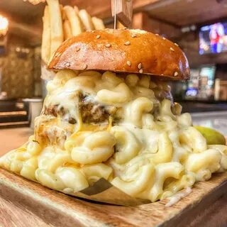 mac_and_cheese_burger_ainsworth_nyc_expert_burger_taster_rev