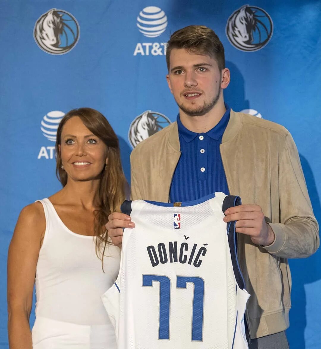 🇪 🇸 Mundo_de_Basket 🇪 🇸 в Instagram: "Luka Doncic presentado como ...