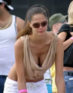 Braless downblouse 🔥 Nip slip :: Wpadka, nip slip, see-thru, downblouse