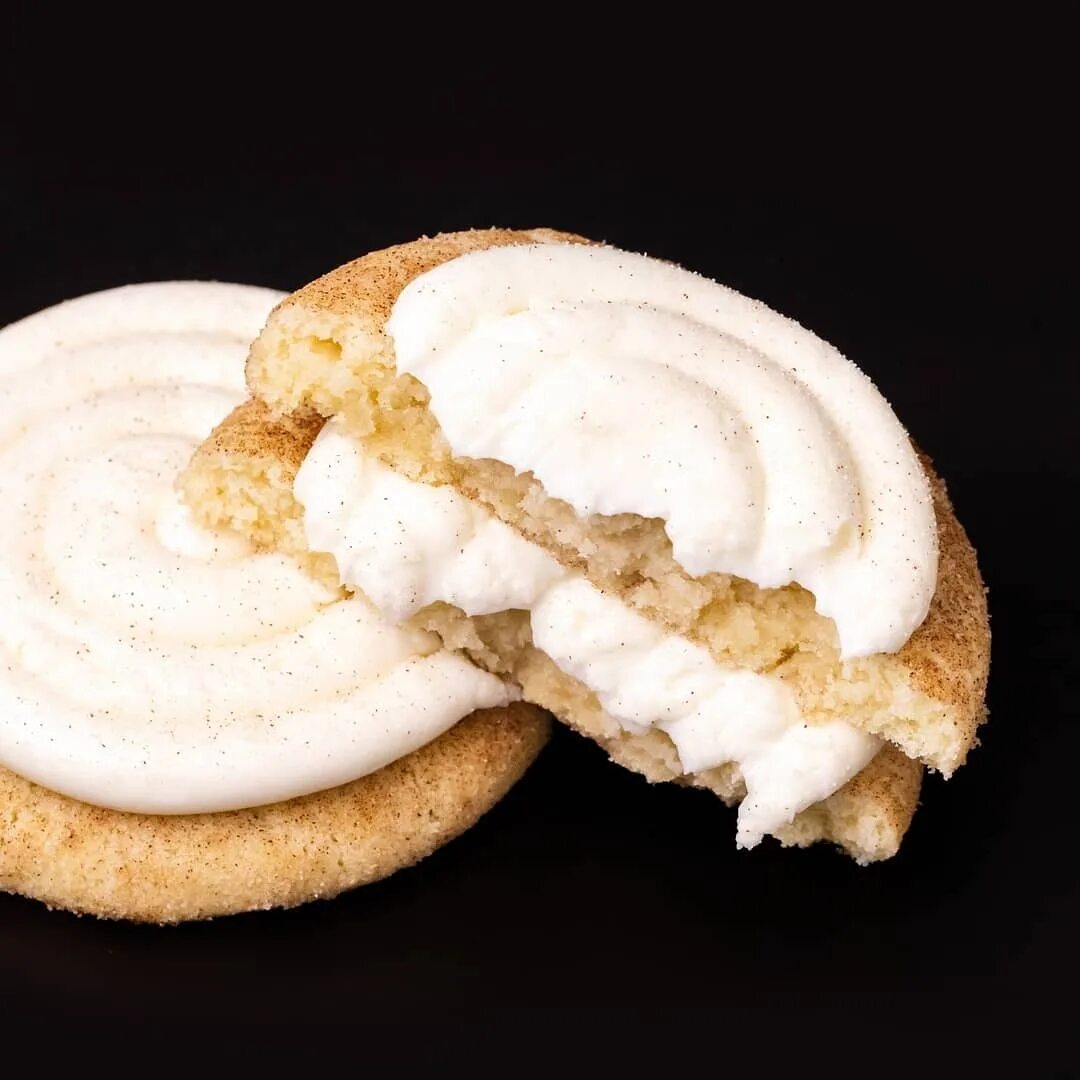 Crumbl Cookies в Instagram: "🧁 SNICKERDOODLE CUPCAKE 🧁 . 