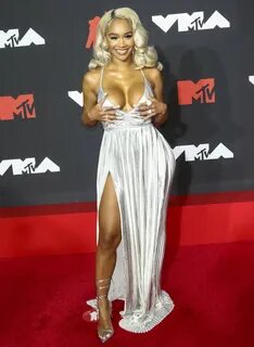 Cele bitchy 2021 MTV Video Music Awards