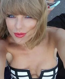 Top photos of Taylor Swift's fabulous boobs and cleavage - C