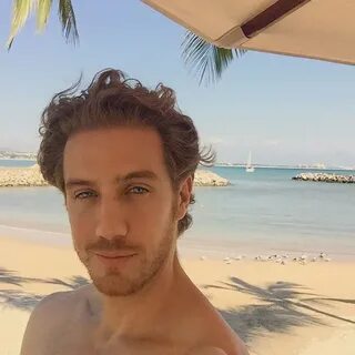 10 fotos sexys de Eugenio Siller - Revista Caras