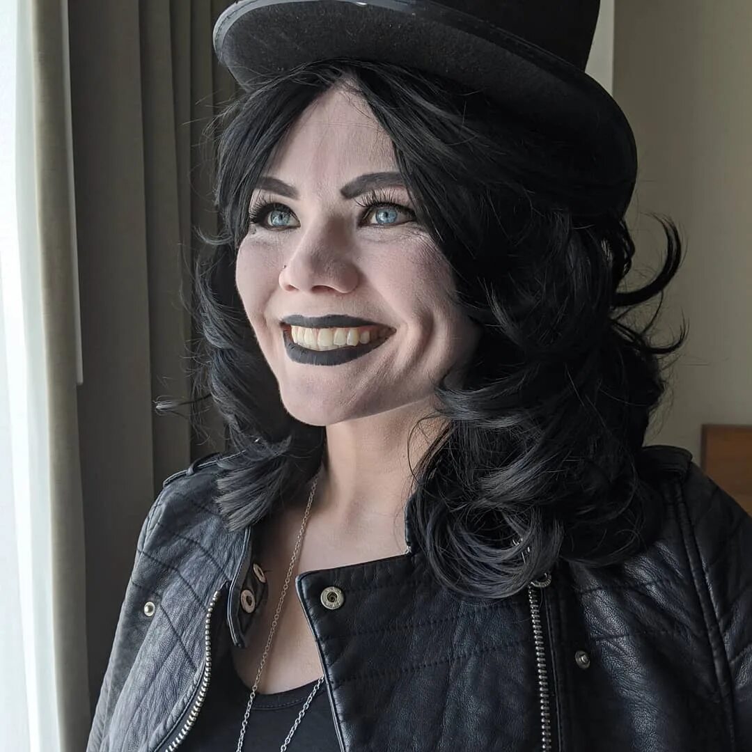 Thanks @ikearstin for the pics! #deathcosplay #dccomics #neilgaiman #cospla...