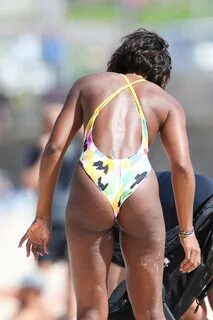 Curvaceous Kelly Rowland Shows Her Meaty Ass and Gorgeous Si