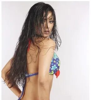 Shweta Tiwari Hot Wet Bikini Photos