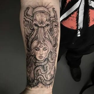 Cthulhu embracing a female cultist by Lizzie Cartwright at B