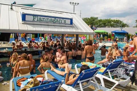 15 American Swim-Up Bars You Should Definitely Chill At This