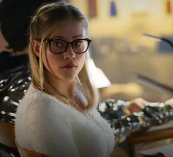 Olivia Taylor Dudley - as Alice Quinn - in the Magicians (Sy