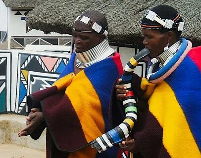 File:Mapoch.-musiciennes Ndebele.jpg - Wikimedia Commons