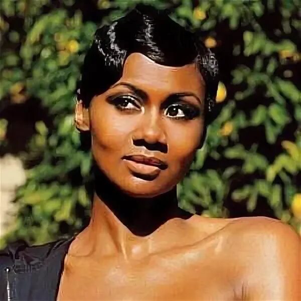 Emayatzy Corinealdi Net Worth 2022: Money, Salary, Bio - Cel