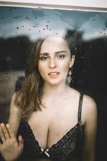 Hannah Witton Nude