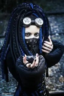Pitite Oudy Goth subculture, Cybergoth, Cybergoth fashion