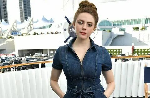 Danielle Rose Russell Bra Size, Height and Weight - StarsBra