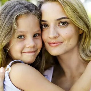 Mother and Daughter Face To Face imconfident