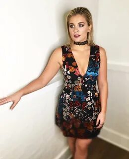 55+ Hot Pictures Of Lauren Alaina Are Seriously Epitome Of B