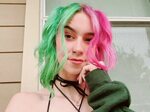Split dye hair pink and green Pink hair dye, Split dyed hair