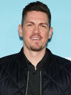 Steve Howey Awesome Profile Pics - Whatsapp Images