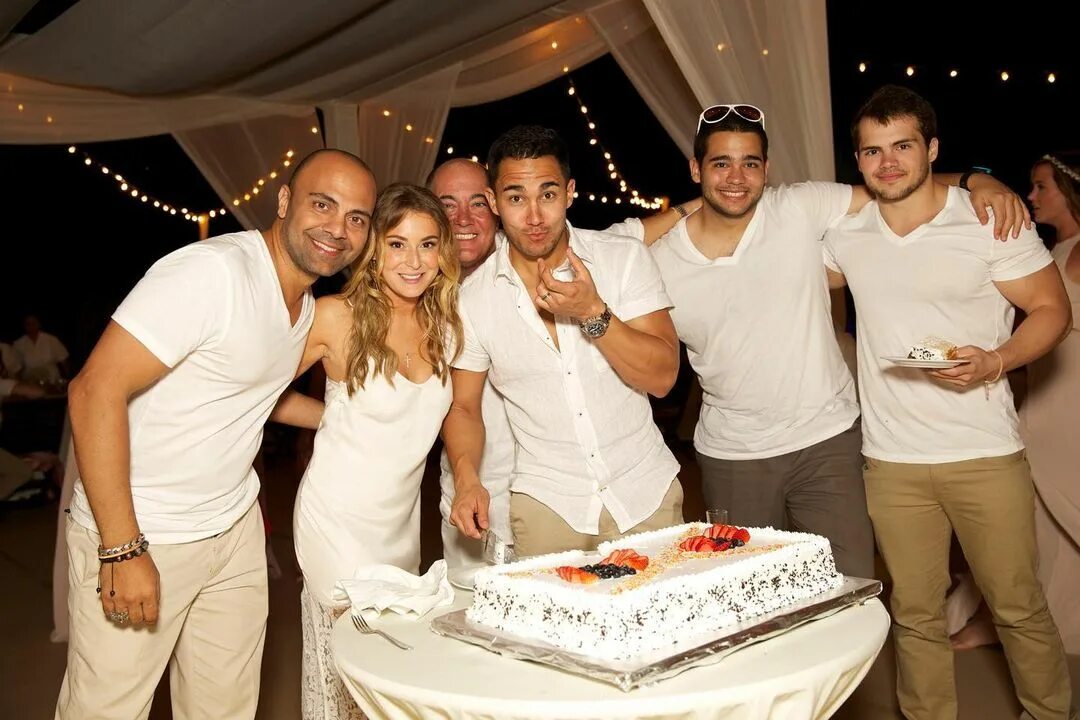 Carlos PenaVega в Instagram: "The cake was funfetti .... by request of...