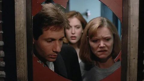 Gillian Anderson, David Duchovny, and Gillian Barber in The 