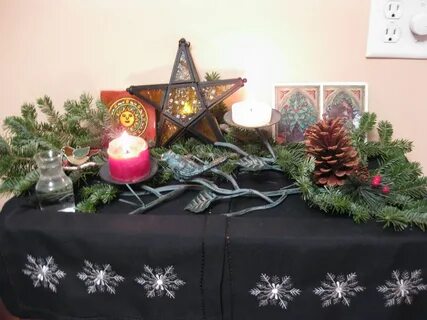 yule altar Love the star, i have one and shall use it Winter