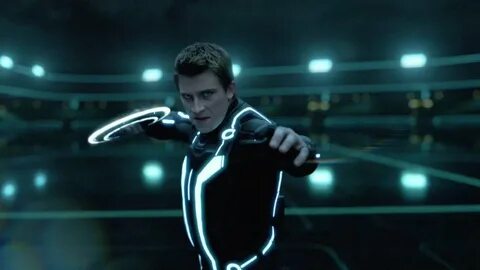 The Parallels Of TRON в Твиттере: "The iconic disc pose. #Tr