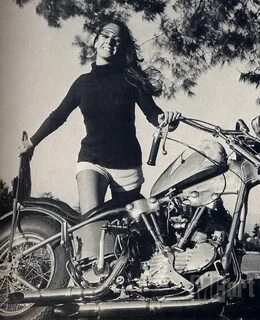 Girl on an old motorcycle: Post your pics! Page 312 Adventur