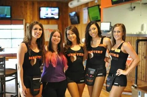 Myself with four lovely waitresses at Hooters of Fort Worth 