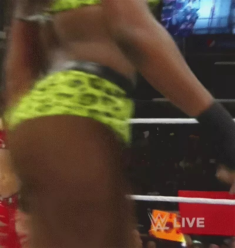 Hot Gifs of Naomi Wrestling Amino