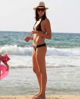 The 30 Hottest Gal Gadot Bikini Photos - Barnorama