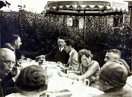 Lomsvatern: Photo Adolf Hitler and Geli Raubal