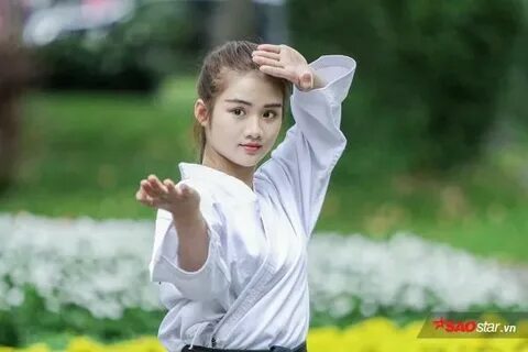 Hot girl Karate Đắk Nông múa quyền 'đốn tim' fan, thích bạn 