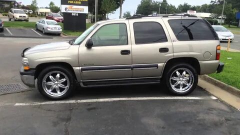 2001 CHEVY TAHOE ON 22" DIVINITY D700 RIMS WITH 305/45/22 LE