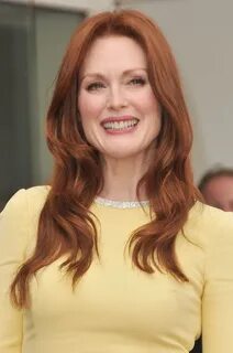 Julianne Moore at the 2,507th Star for Julianne Moore on the