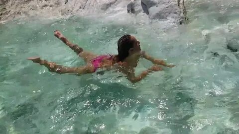 Sandra in piscina - YouTube