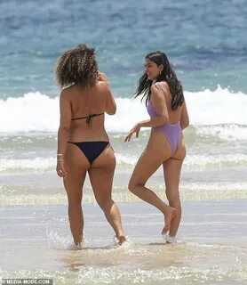 Beach babes! Jessica Gomes and Jessica Vander Leahy enjoy a 