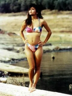 редакционна ■ площ водовъртеж nia peeples bikini заплащане ф