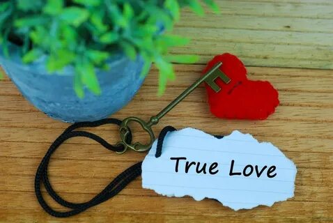 10 Undeniable Signs Of His True Love - Viral Rang