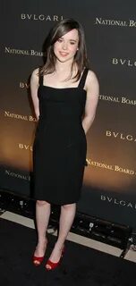 Ellen Page Feet (4 photos) - celebrity-feet.com