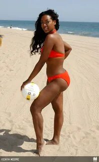 Ex Beauty Queen; Kenya Moore Sizzles In Bikini Set - Celebri