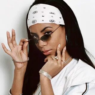Pin by Patricia F. on Famous ✨ Aaliyah style, 90s hip hop fa