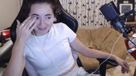 maya reacts to mizkif sucking his own dick - YouTube