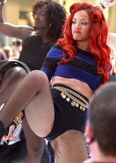 Rihanna Shakes Her Booty In Hot Pants @ Platinum-celebs.com