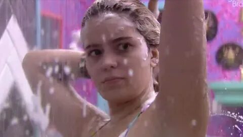 Mãe de Viih Tube fala sobre fama da filha de não tomar banho: 'ela gos...