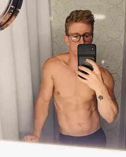 fabrikkpris salg på nettet premium utvalg tyler oakley insta