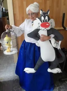 Found Awesome Granny cosplay (Looney Toons) Cool halloween c