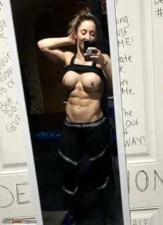 Muscled bodybuilder MILF - Mobile Homemade Porn Sharing
