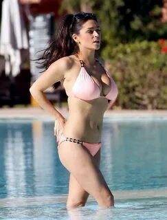 Casey Batchelor shows off her curvy body in tiny peach color